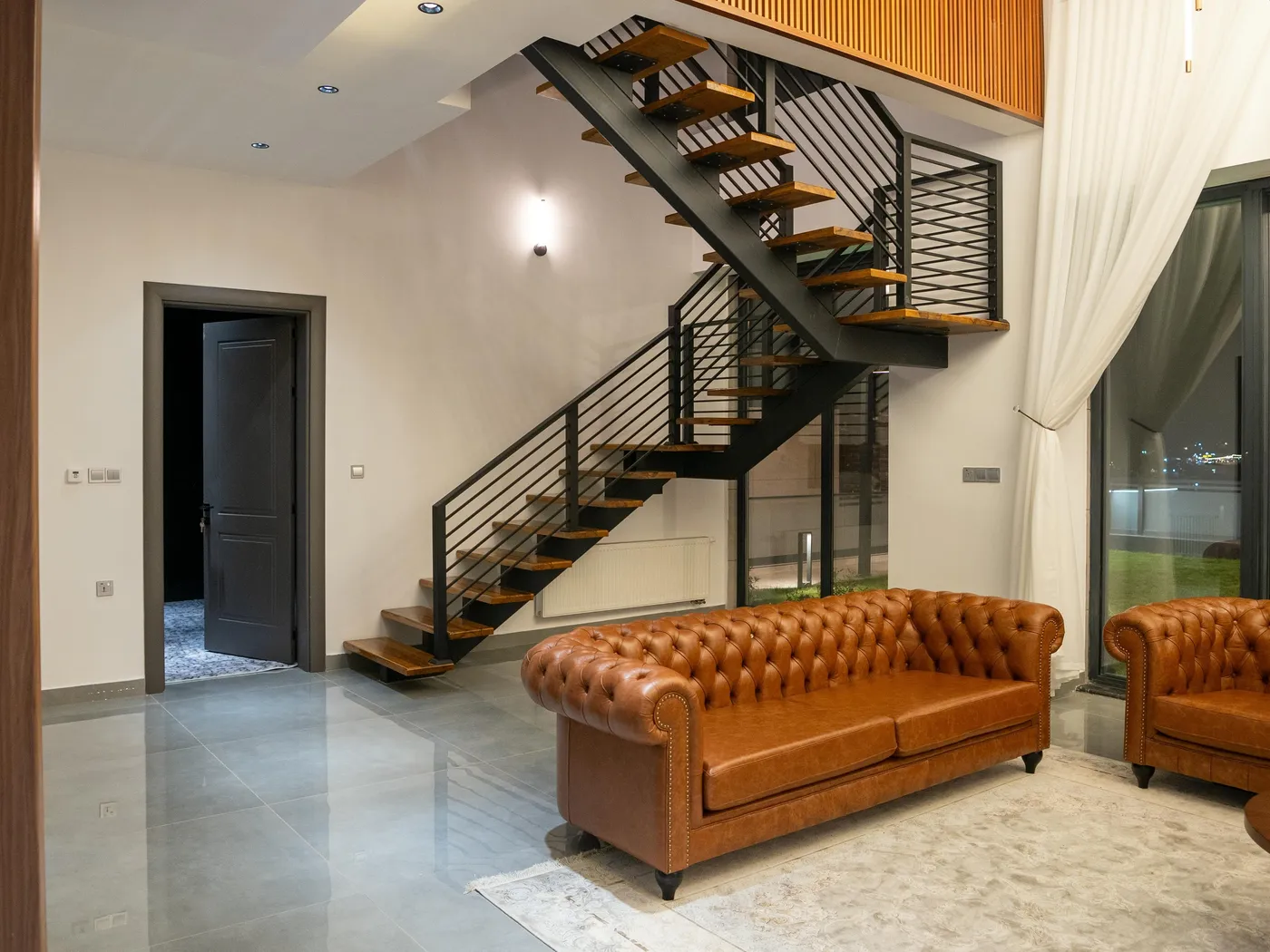 Floating stair remodeling in Toronto, ON